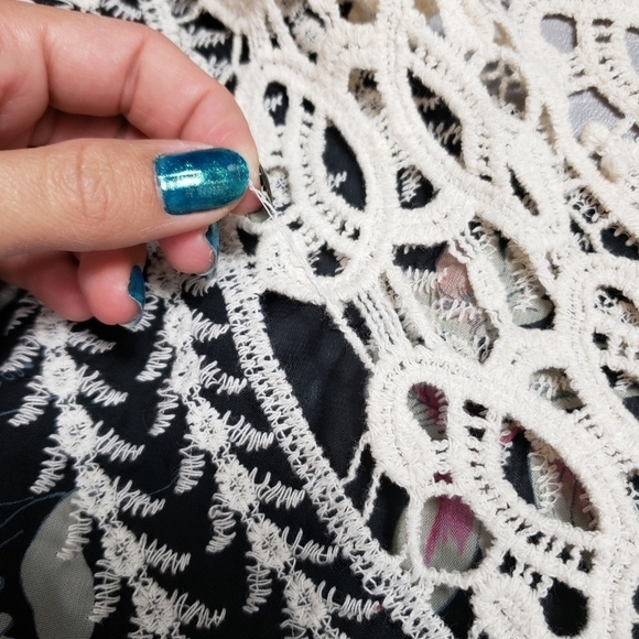 Lapis beautiful sheer,crochet top size small - Picture 9 of 10